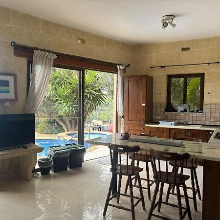 Sunny Gozo Getaway Pool & Easy Check-In Bed and Breakfast Ghajn il-Kbira  Εξωτερικό φωτογραφία